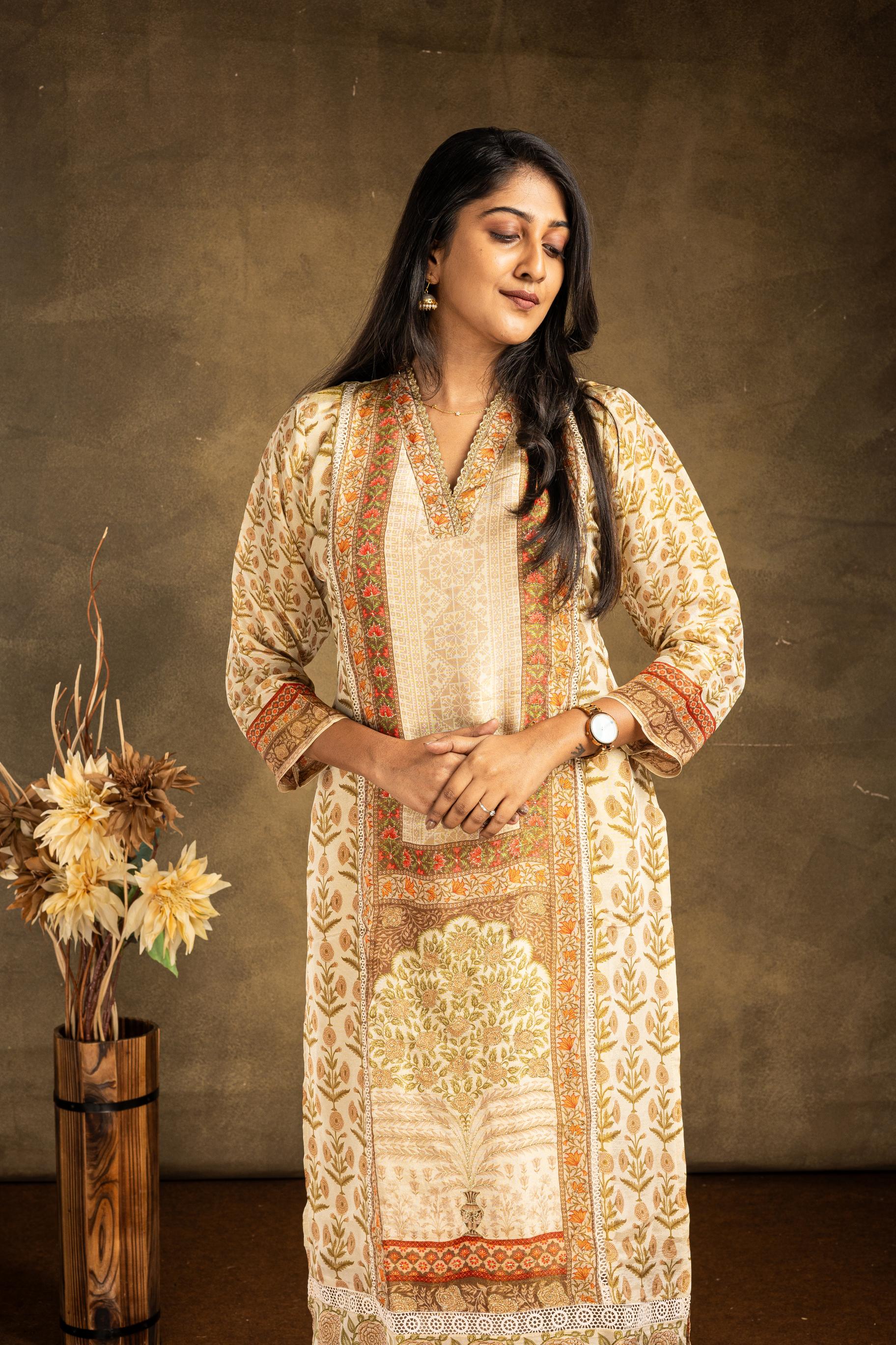 Cream With Red Shimmer Muslin Salwar Suit Set - View 3