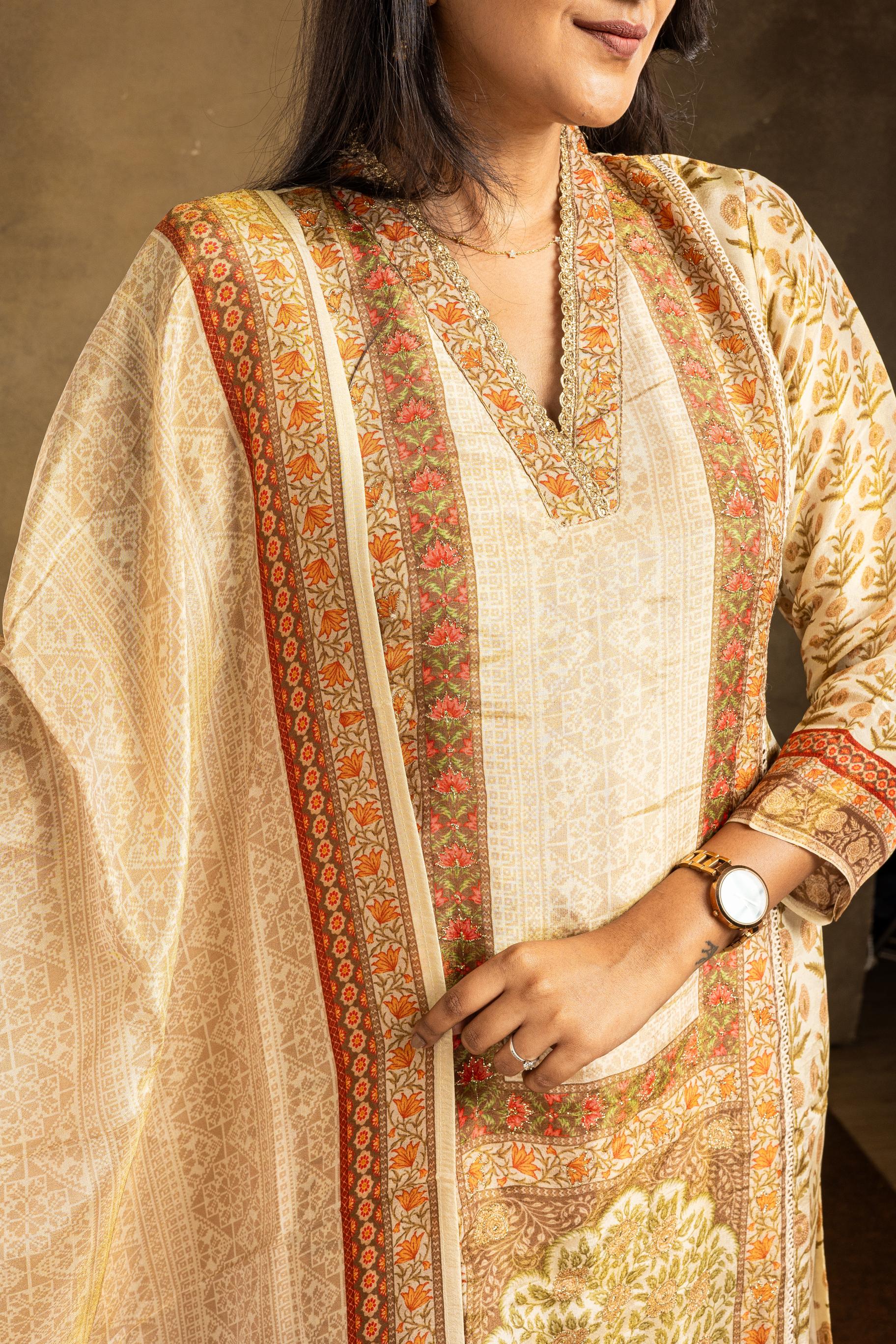 Cream With Red Shimmer Muslin Salwar Suit Set - View 4